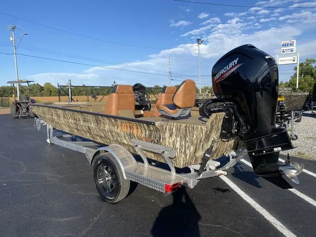 Slide: The Image of Excel 206 STALKER SIDE CONSOLE 2026 - 3