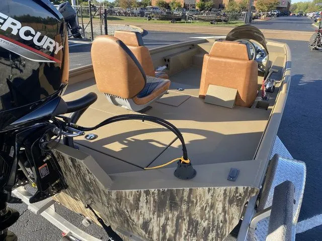 Slide: The Image of Excel 206 STALKER SIDE CONSOLE 2026 - 6