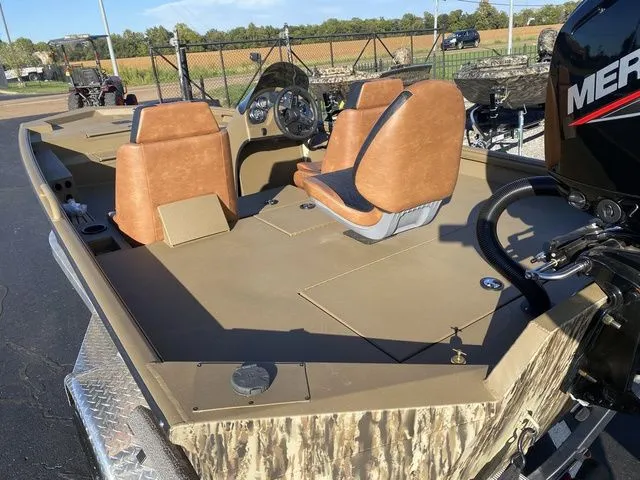 Slide: The Image of Excel 206 STALKER SIDE CONSOLE 2026 - 7