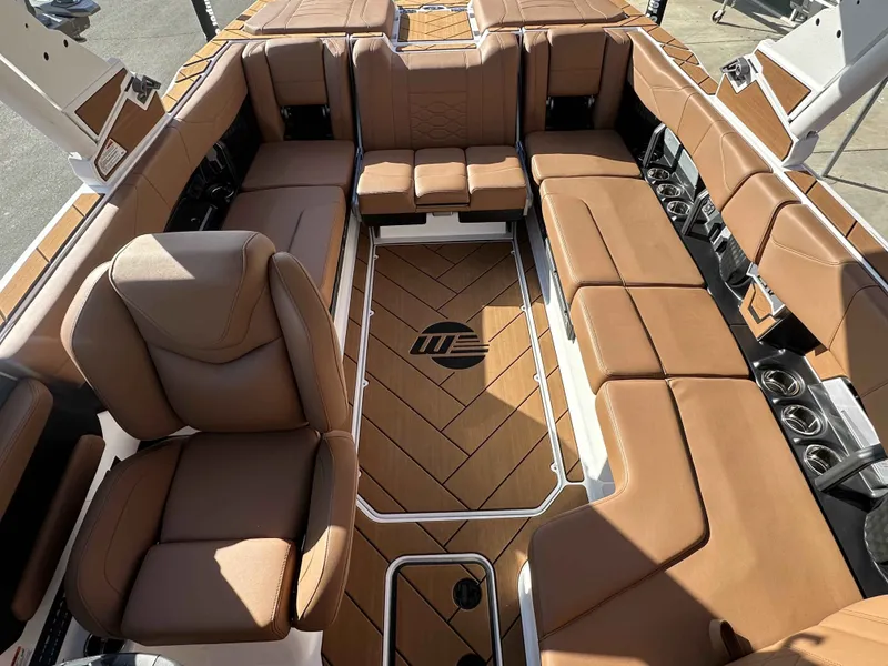 Slide: The Image of Malibu Wakesetter 23 LSV 2026 - 13