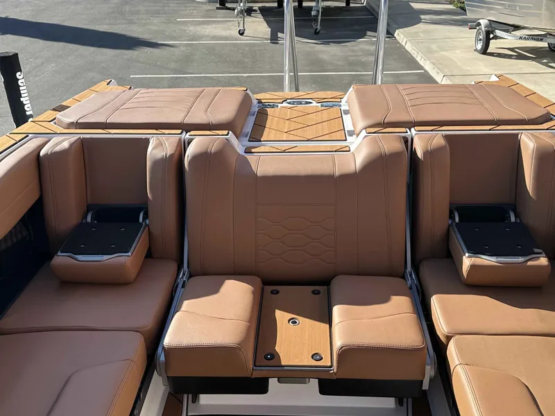 Slide: The Image of Malibu Wakesetter 23 LSV 2026 - 14