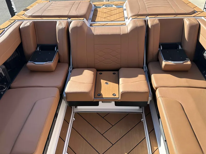 Slide: The Image of Malibu Wakesetter 23 LSV 2026 - 15