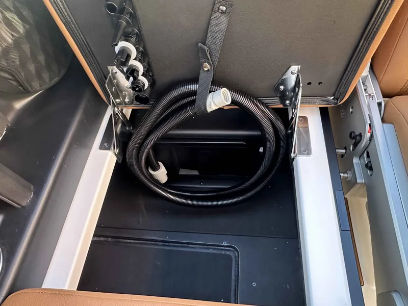 Slide: The Image of Malibu Wakesetter 23 LSV 2026 - 17