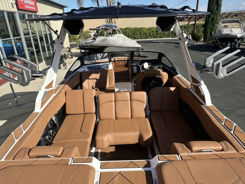 Slide: The Image of Malibu Wakesetter 23 LSV 2026 - 18
