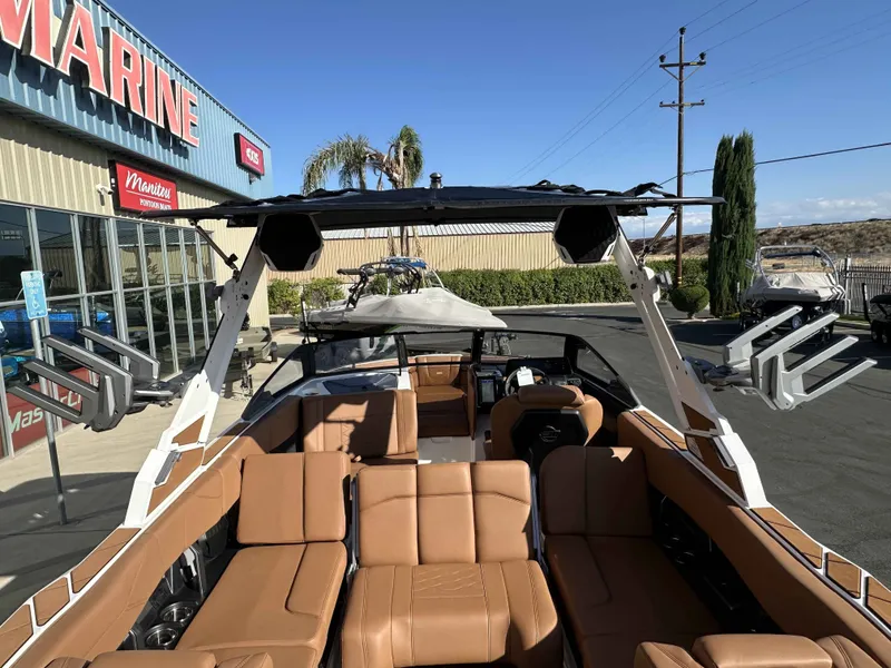 Slide: The Image of Malibu Wakesetter 23 LSV 2026 - 19