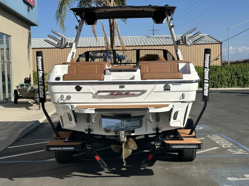Slide: The Image of Malibu Wakesetter 23 LSV 2026 - 5