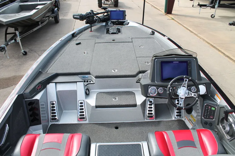 Slide: The Image of Ranger Z519L 2019 - 8