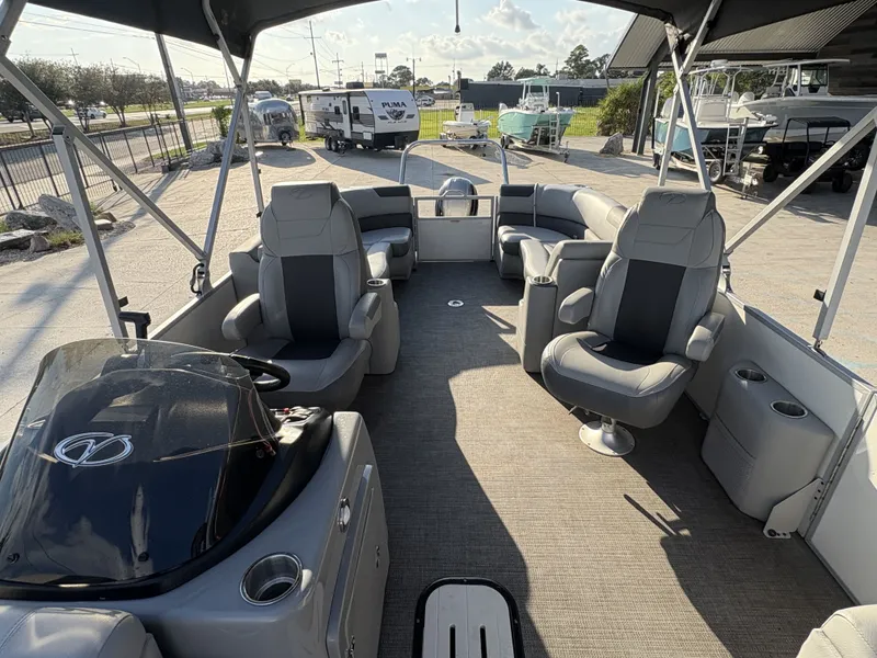 Slide: The Image of Veranda VR22RC 2024 - 10