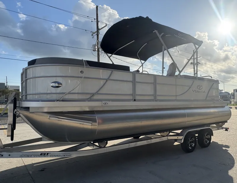 Slide: The Image of Veranda VR22RC 2024 - 12