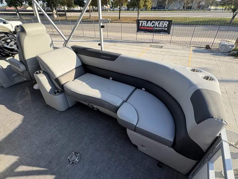 Slide: The Image of Veranda VR22RC 2024 - 13