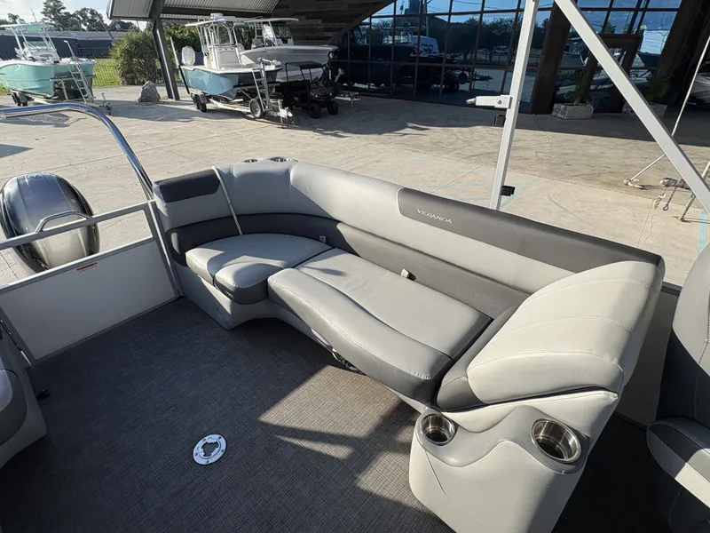 Slide: The Image of Veranda VR22RC 2024 - 14