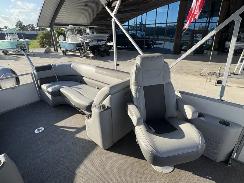 Slide: The Image of Veranda VR22RC 2024 - 6