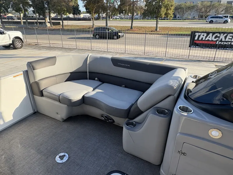 Slide: The Image of Veranda VR22RC 2024 - 7