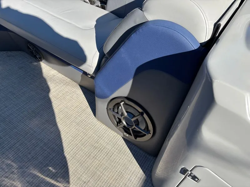 Slide: The Image of South Bay 500 Series 523CR 2021 - 18