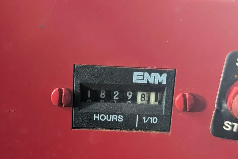 Slide: The Image of Hour meter reading 1829.8 on a 2000 Sea Ray 380 Sundancer. - 7