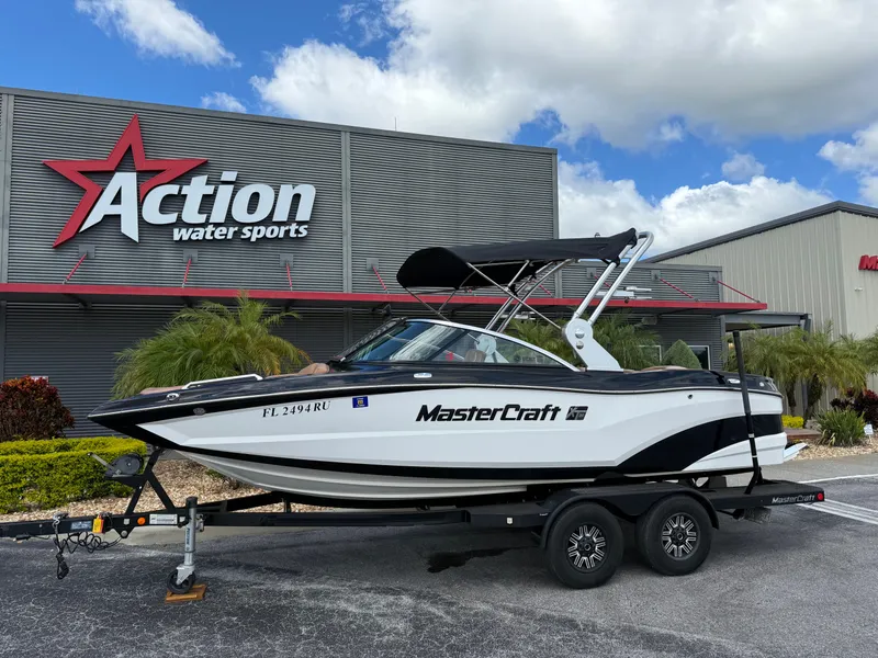 Slide: The Image of MasterCraft XT20 2019 - 1