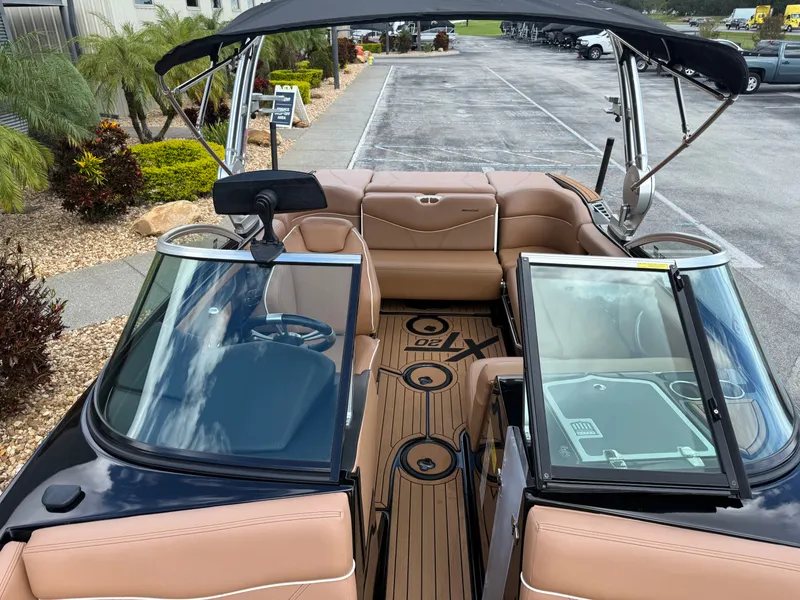 Slide: The Image of MasterCraft XT20 2019 - 13