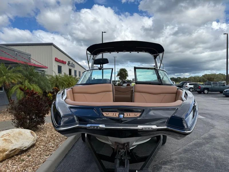 Slide: The Image of MasterCraft XT20 2019 - 3