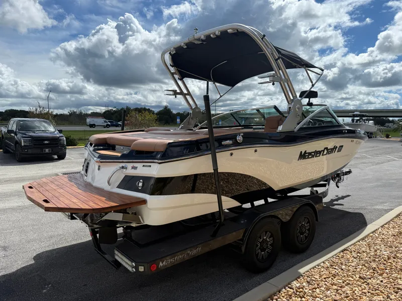 Slide: The Image of MasterCraft XT20 2019 - 5