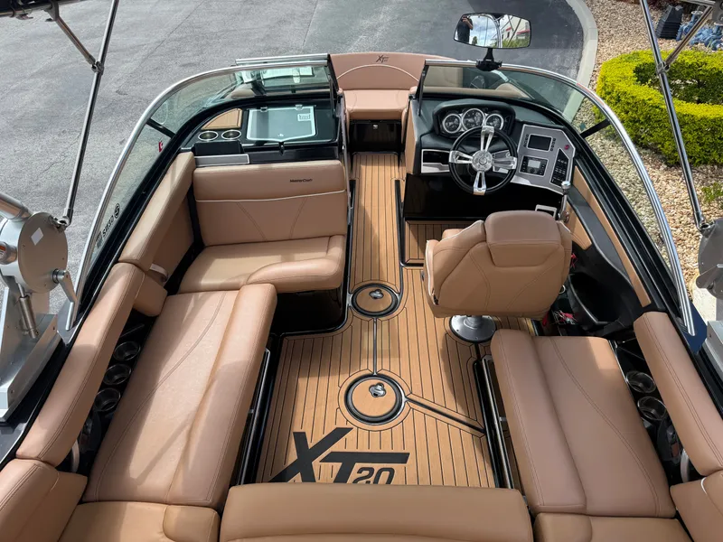 Slide: The Image of MasterCraft XT20 2019 - 9