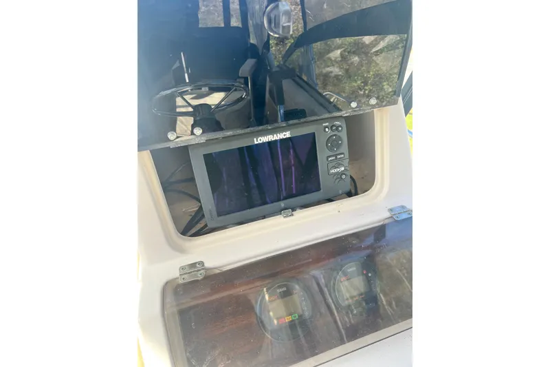 Slide: The Image of 1999 Grady-White Islander 268 boat dashboard with Lowrance navigation system. - 20