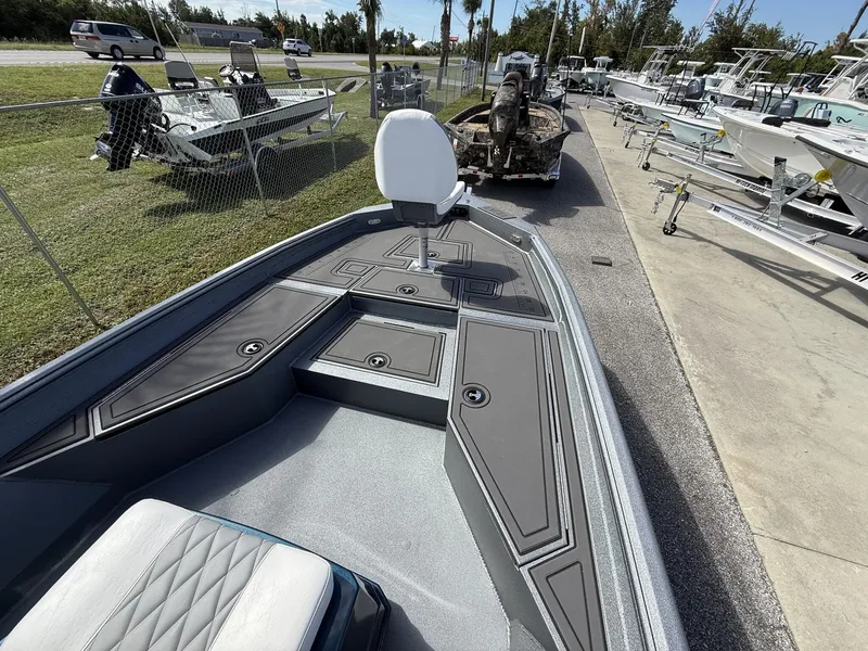 Slide: The Image of Excel 220 Bay Pro Elite 2026 - 6