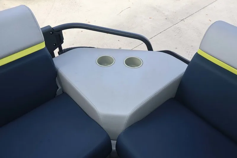 Slide: The Image of Sea-Doo Switch Cruise Limited 21 2025 - 10