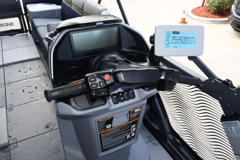 Slide: The Image of Sea-Doo Switch Cruise Limited 21 2025 - 11