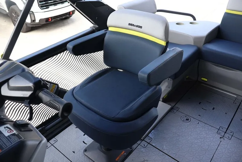 Slide: The Image of Sea-Doo Switch Cruise Limited 21 2025 - 12