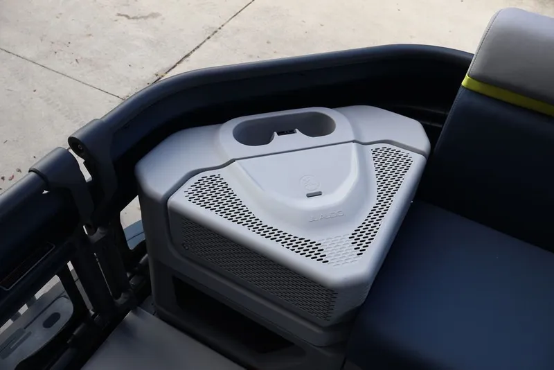 Slide: The Image of Sea-Doo Switch Cruise Limited 21 2025 - 16