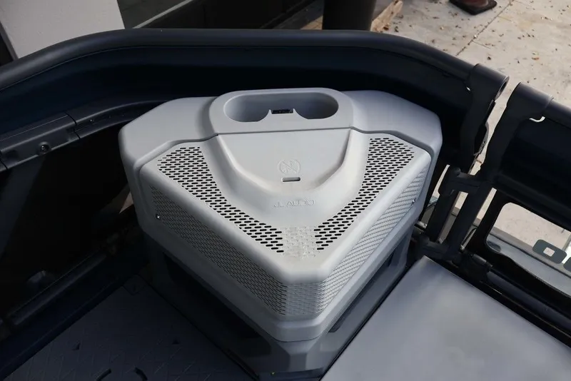 Slide: The Image of Sea-Doo Switch Cruise Limited 21 2025 - 17