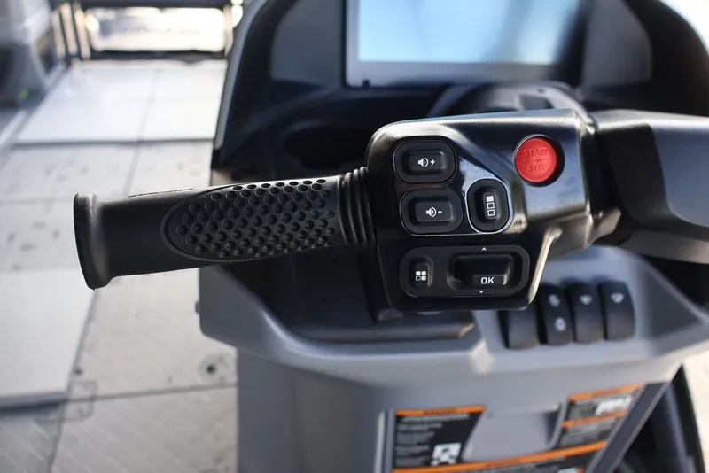 Slide: The Image of Sea-Doo Switch Cruise Limited 21 2025 - 21