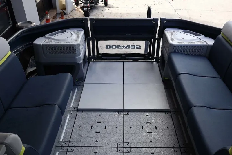 Slide: The Image of Sea-Doo Switch Cruise Limited 21 2025 - 6