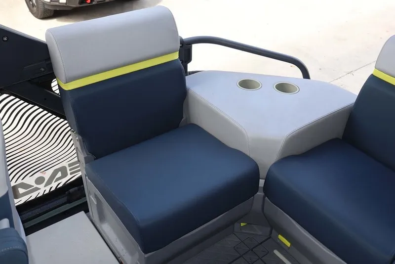 Slide: The Image of Sea-Doo Switch Cruise Limited 21 2025 - 7