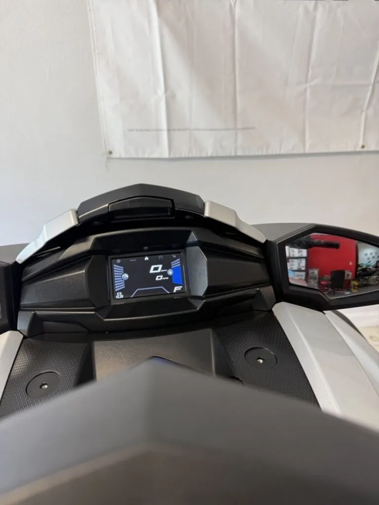 Slide: The Image of Yamaha VX Cruiser® with Audio 2024 - 6