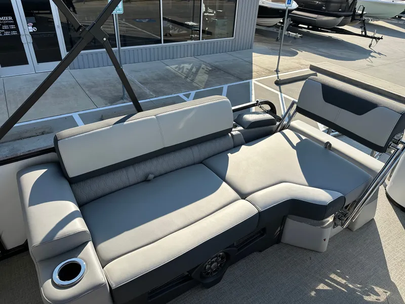 Slide: The Image of Avalon LSZ Quad Lounge Shift - 23' 2025 - 26
