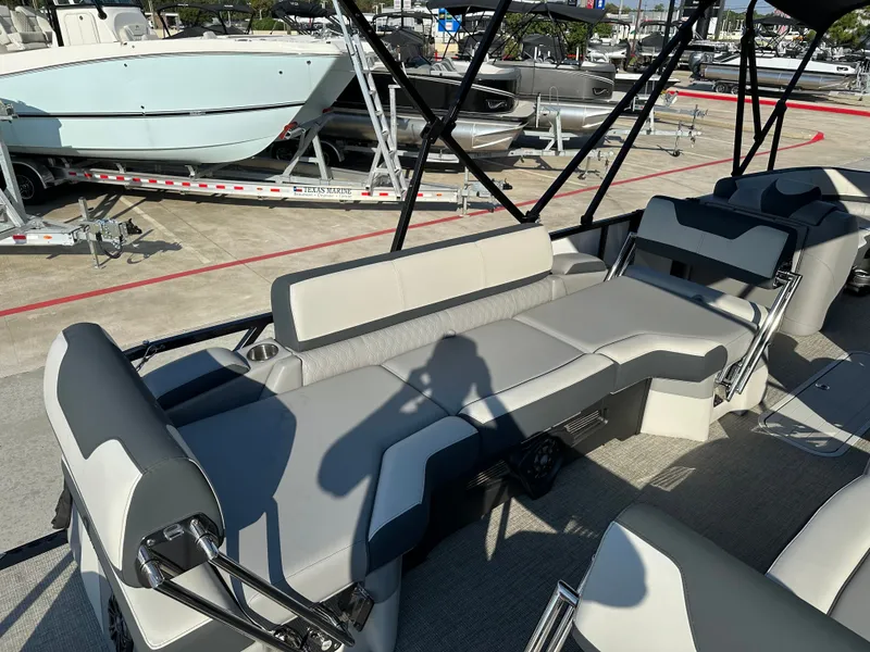 Slide: The Image of Avalon LSZ Quad Lounge Shift - 23' 2025 - 29