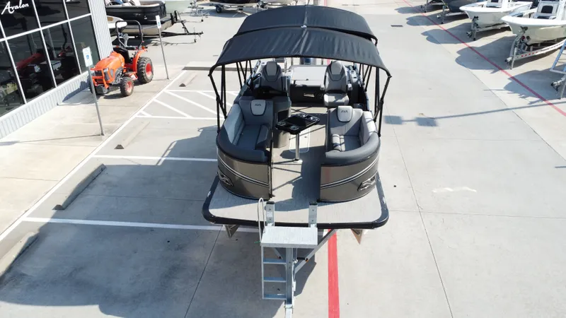 Slide: The Image of Avalon LSZ Versatile Rear Bench - 23' 2025 - 15