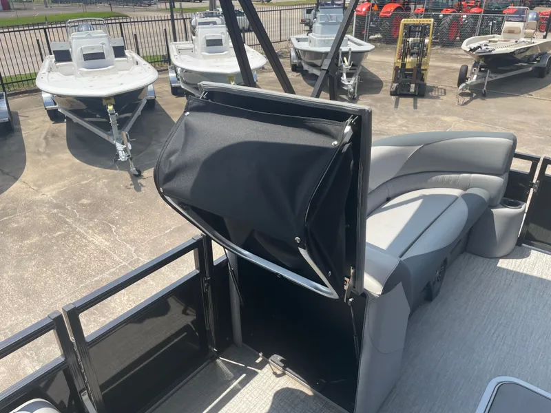 Slide: The Image of Avalon Venture 85 Versatile Rear Bench - 23' 2025 - 14