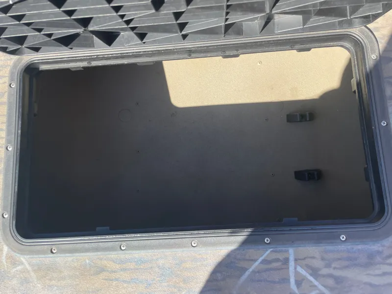 Slide: The Image of G3 Bay 18 DLX 2017 - 19