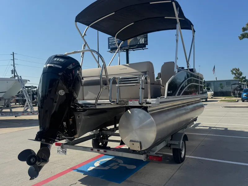 Slide: The Image of Harris Cruiser 210 2023 - 8