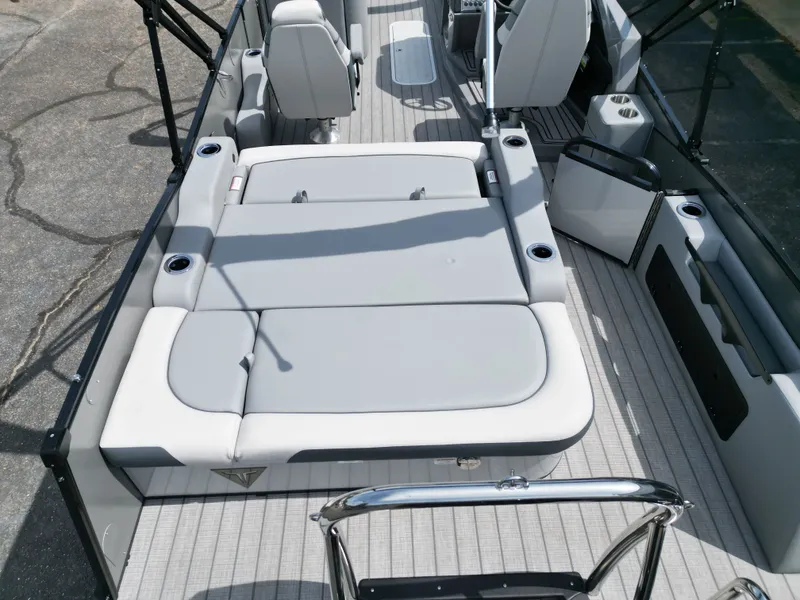 Slide: The Image of Tahoe CAS VRB25T 2025 - 13