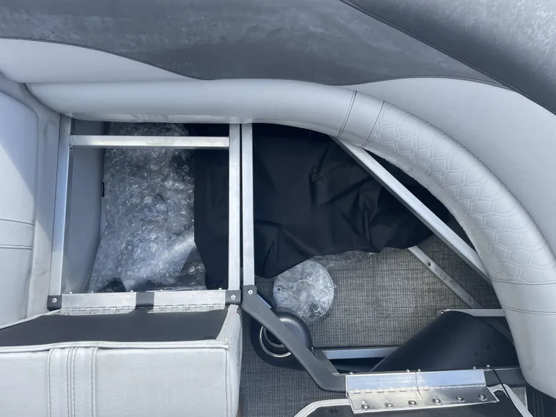 Slide: The Image of Tahoe AVALON LTZ QL21T 2024 - 14