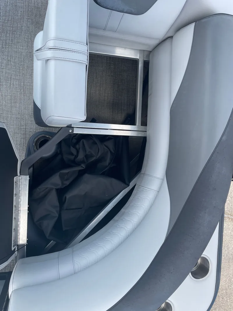 Slide: The Image of Tahoe AVALON LTZ QL21T 2024 - 26