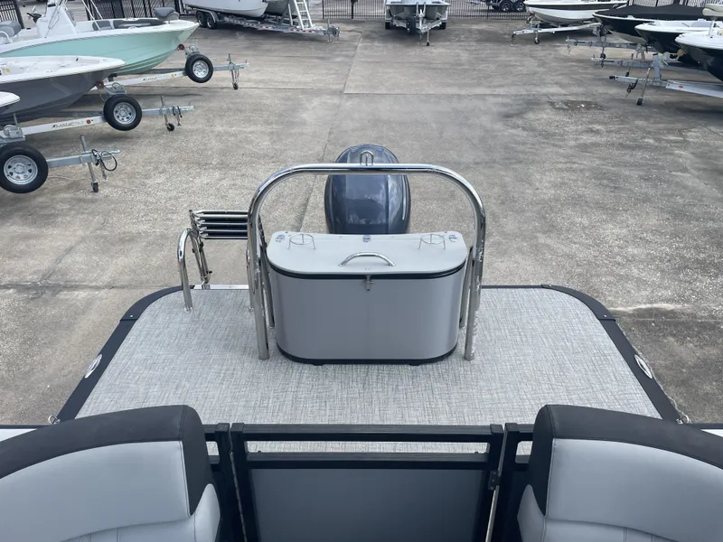 Slide: The Image of Tahoe AVALON LTZ QL21T 2024 - 29