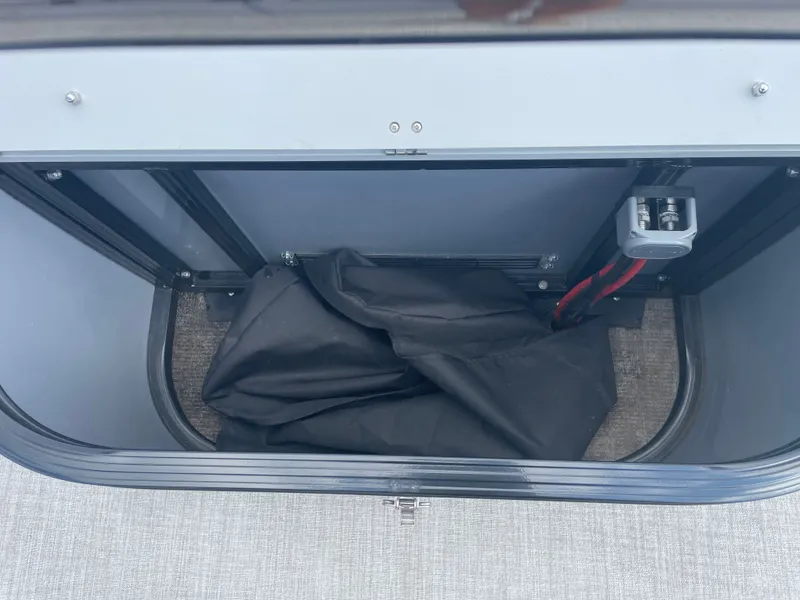 Slide: The Image of Tahoe AVALON LTZ QL21T 2024 - 32