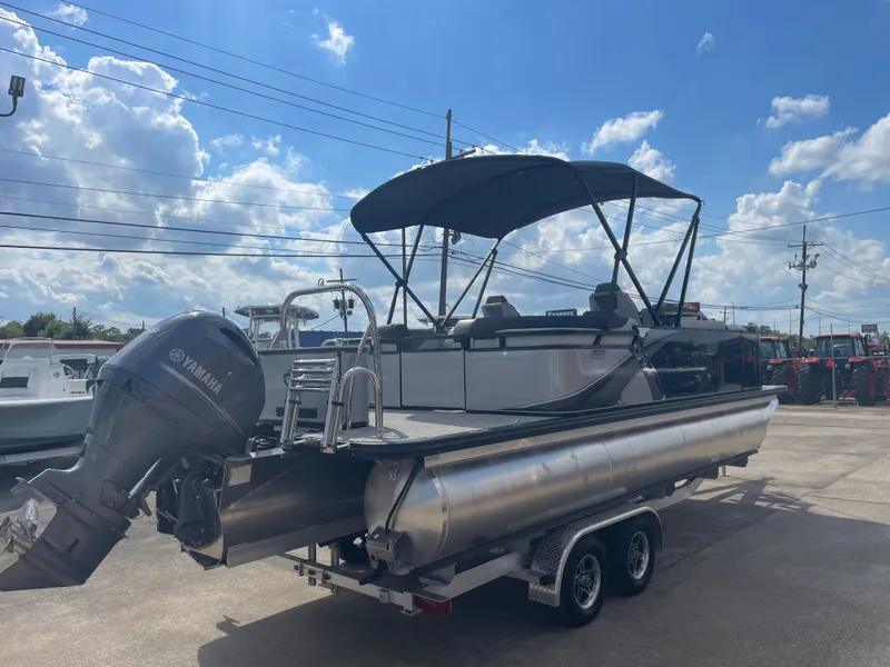 Slide: The Image of Tahoe AVALON LTZ QL21T 2024 - 8