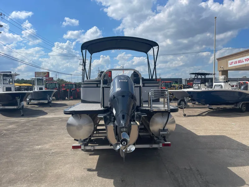 Slide: The Image of Tahoe AVALON LTZ QL21T 2024 - 9