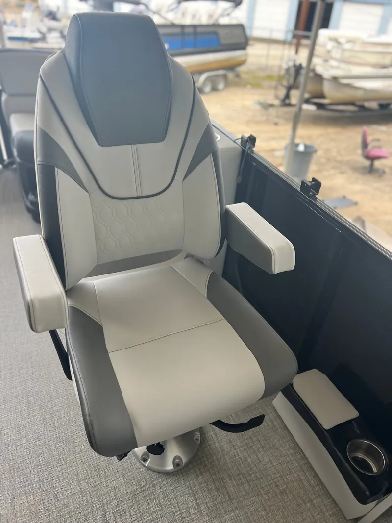 Slide: The Image of Tahoe LTZ QL21T 2024 - 12