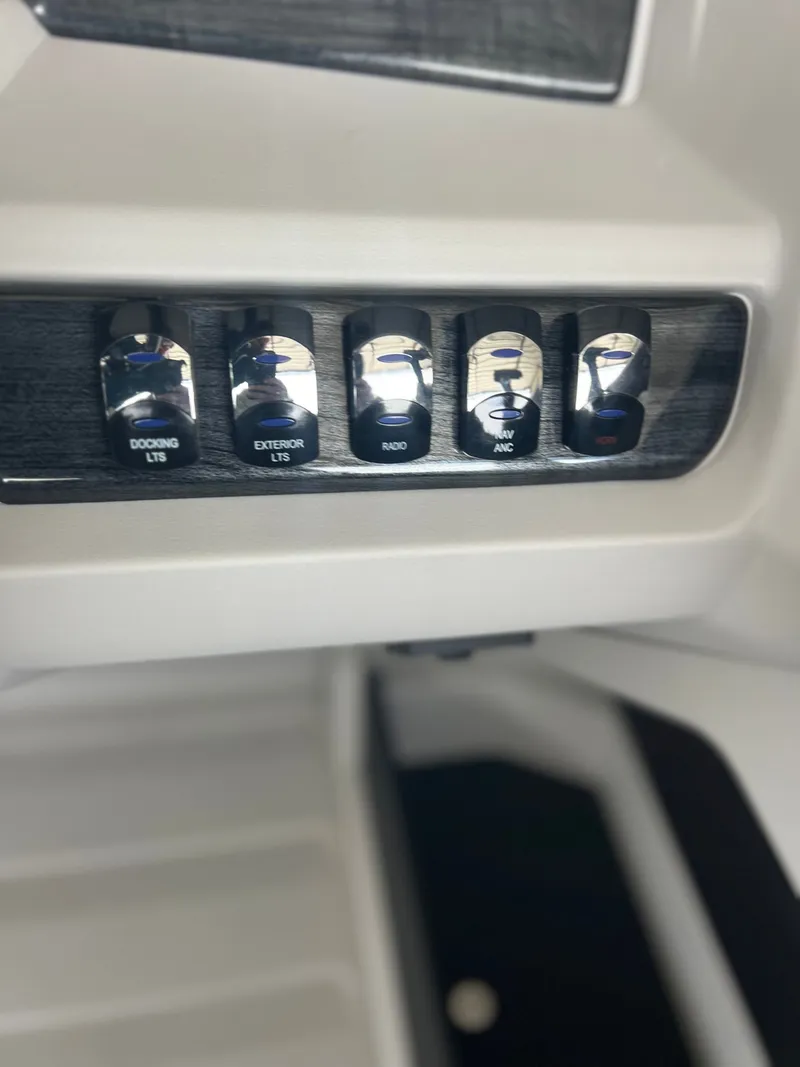 Slide: The Image of Tahoe LTZ QL21T 2024 - 16